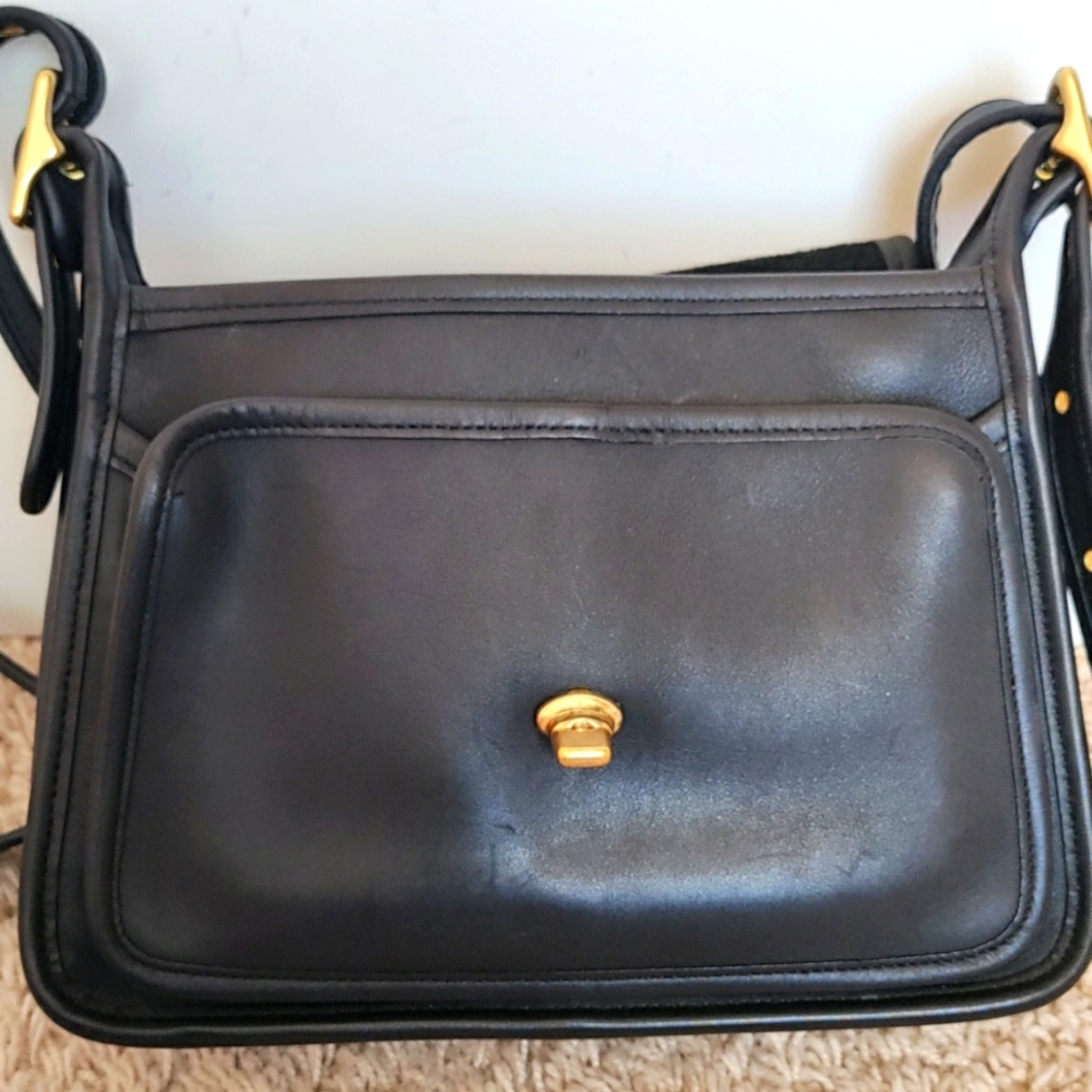 Classic Black Leather Shoulder Bag with Gold Hardware - Picture 5 of 13